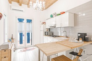 Apartment, 5 Bedrooms | Private kitchen | Full-size fridge, oven, stovetop, electric kettle