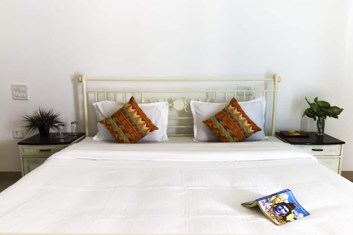 Ropa de cama de alta calidad y escritorio