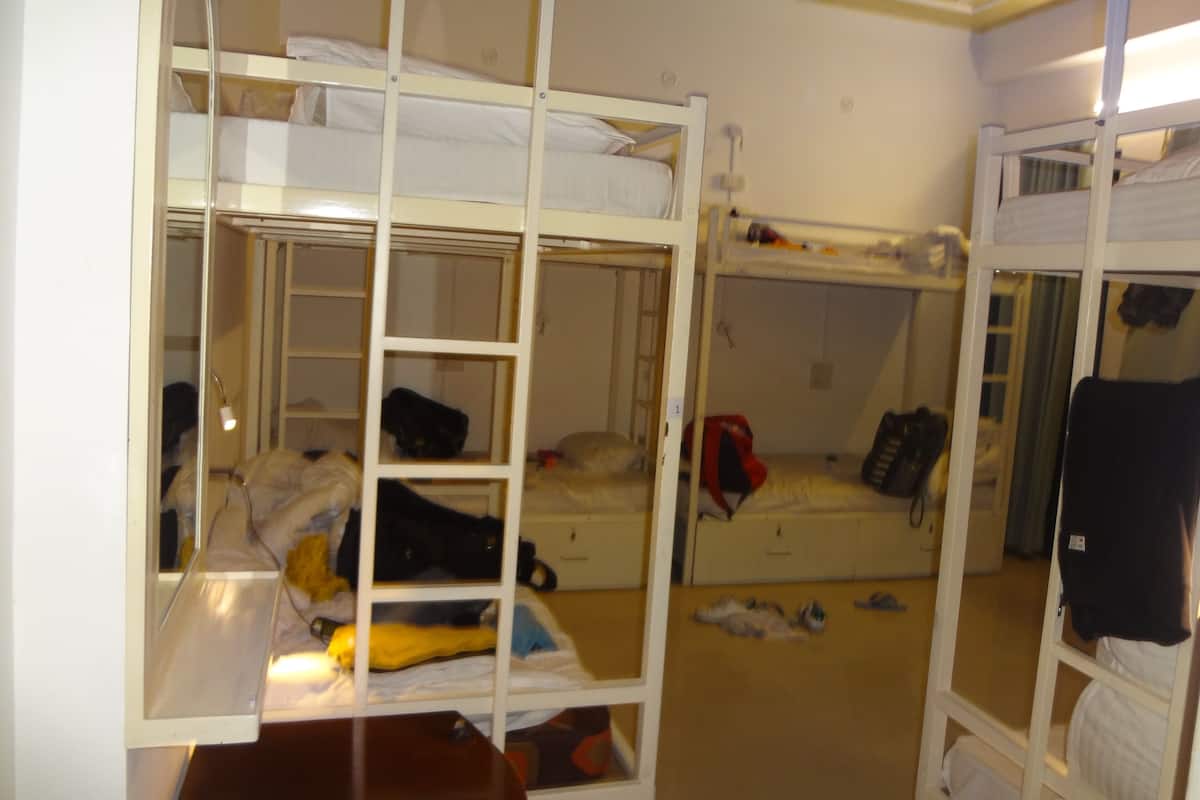 Ropa de cama de alta calidad y escritorio