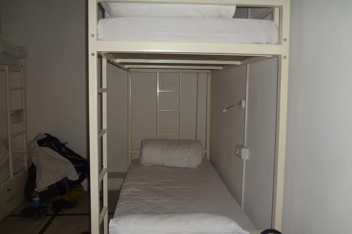 Ropa de cama de alta calidad y escritorio