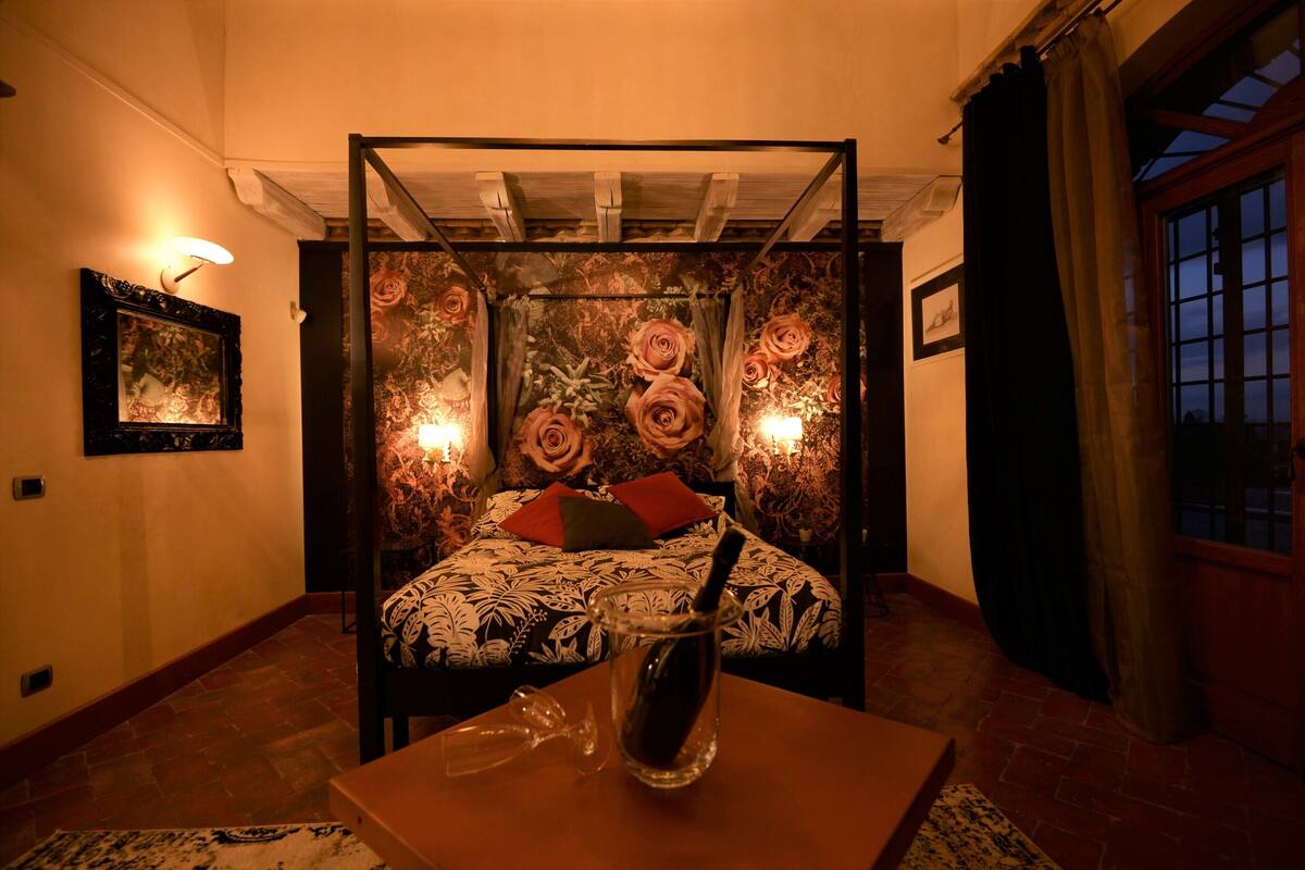 Suite, Pool View | Down duvets, minibar, free cots/infant beds, free WiFi