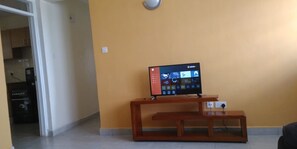 公寓, 3 间卧室 | 起居区 | 32-英寸纯平电视 (配备数码频道)、电视