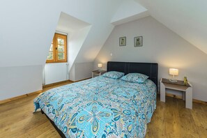 5 عدّة غرف نوم ومكواة/لوح كي وواي فاي وملاءات أسرّة