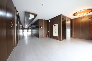 Reception - XO Hotel (Jeonju)