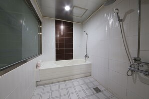 Separate bathtub and shower, deep-soaking bathtub, free toiletries - XO Hotel (Jeonju)