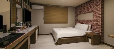 Basic-Doppelzimmer | Individuell dekoriert, individuell eingerichtet, Schreibtisch