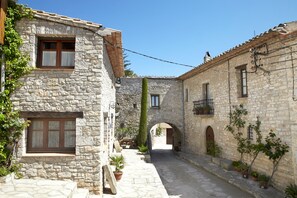 Front of property - Cal Carulla (Pujalt)