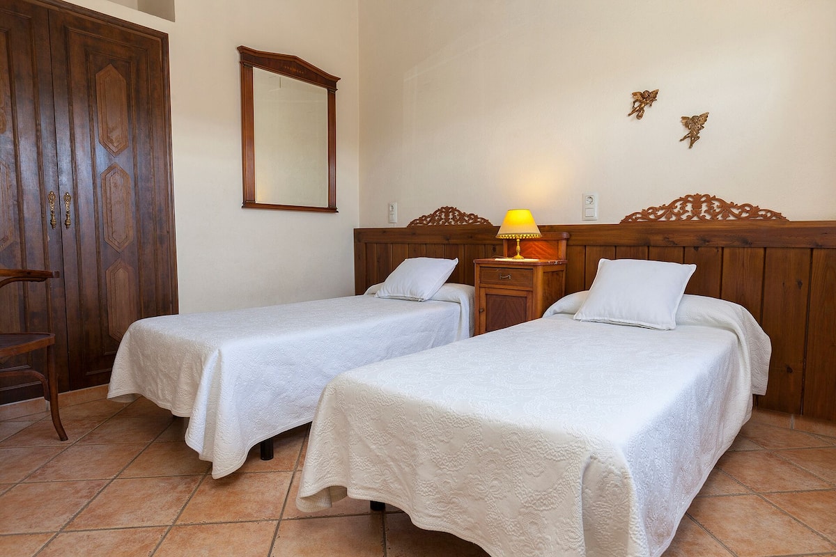 House, 2 Bedrooms (L' Heura) | 3 bedrooms, individually decorated, individually furnished