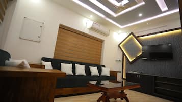 Tv, dvd-spelare och en stereo