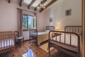 3 bedrooms, in-room safe, iron/ironing board, WiFi - Finca with large garden (Felanitx)