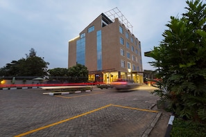 Front of property – evening/night - The Nest Boutique Hotel (Naivasha)