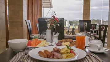 Free daily continental breakfast