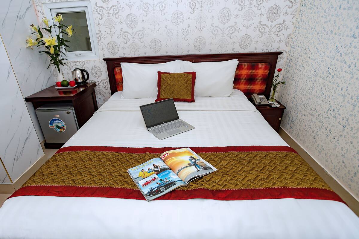 Superior Double Room | 1 bedroom, minibar, desk, blackout curtains