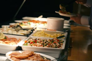 Desayuno buffet todos los días (con cargo)