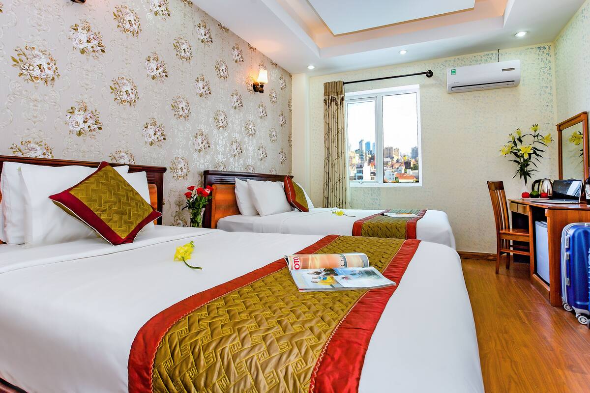 Deluxe Twin Room | 1 bedroom, minibar, desk, blackout curtains