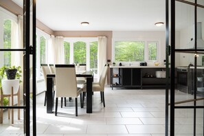 Exclusive House, 3 Bedrooms | Living area | Fireplace - La Casona (Ushuaia)