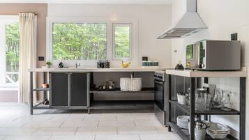 Exclusive House, 3 Bedrooms | Private kitchen | Full-sized fridge, microwave, oven, dishwasher