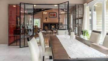 Exclusive House, 3 Bedrooms | In-room dining