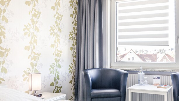 Comfort Double Room | Living area | 32-inch flat-screen TV with cable channels, TV, pay movies - Memory Hotel & Restaurant (Braunlage)