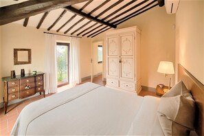 4 habitaciones, tabla de planchar con plancha y wifi 