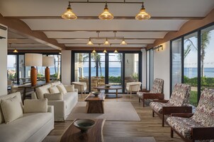 6 restaurants, breakfast served