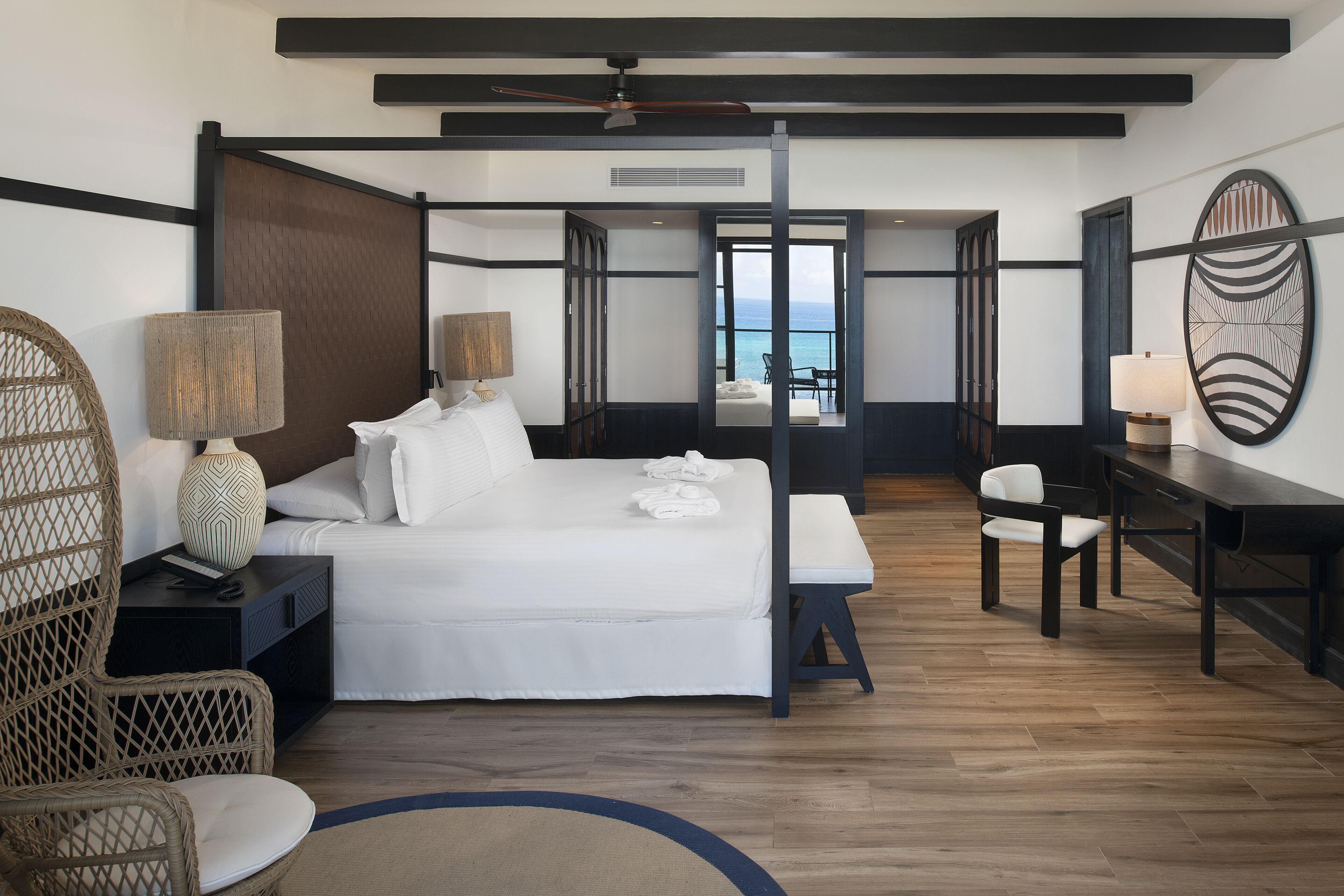 Privilege Master Suite | Ylelliset vuodevaatteet, untuvapeitot, ilmaiset minibaarituotteet