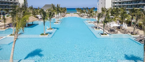 2 piscines extérieures, cabanas (supplément), parasols
