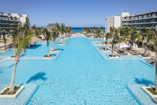 2 outdoor pools, open 7:00 AM to 7:00 PM, cabanas (surcharge)