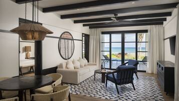 Privilege Swim Up Master Suite | Premium bedding, down comforters, free minibar, in-room safe