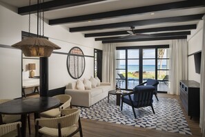 Privilege Swim Up Master Suite | Premium bedding, down comforters, free minibar, in-room safe