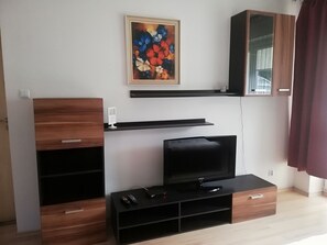 Dúplex, terraza | Zona de estar | Televisión de pantalla plana de 50 pulgadas con canales por satélite