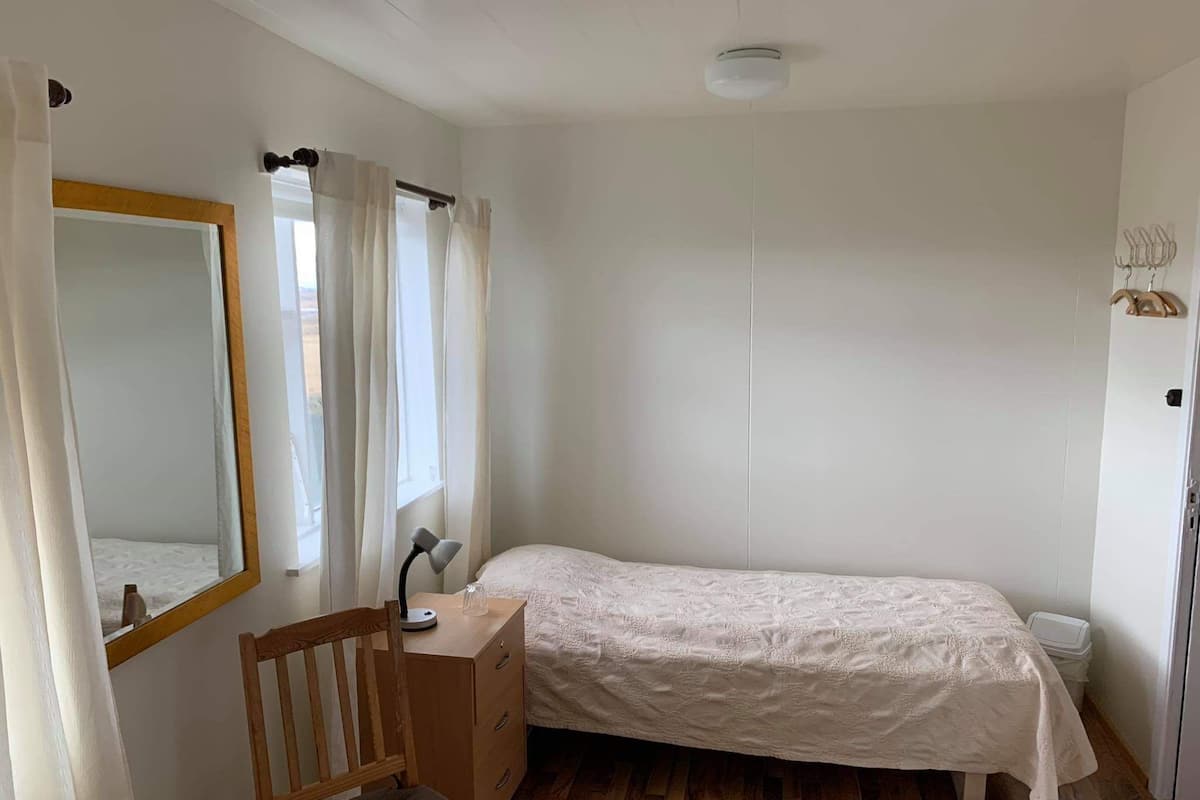 트윈룸, 공용 욕실 | 무료 유아용 침대, 무료 WiFi, 침대 시트