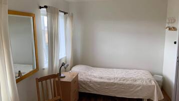 Twin Room, Shared Bathroom | Free cots/infant beds, free WiFi, bed sheets