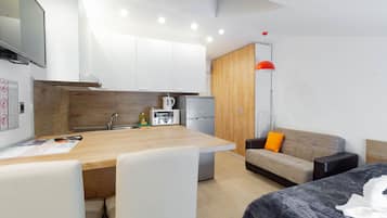 Superior Studio (S1) | Desk, blackout drapes, iron/ironing board, free WiFi
