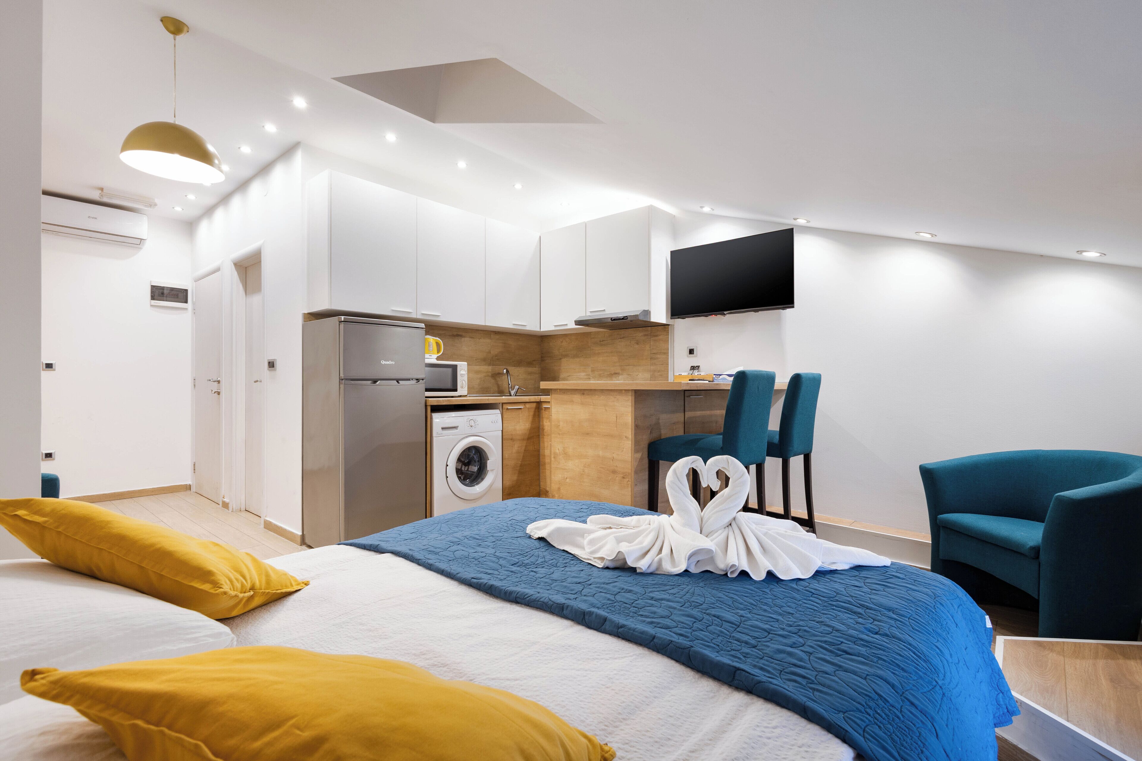 Studio Superior (S3) | Skrivbord, mörkläggningsgardiner, strykjärn/strykbräda och gratis wi-fi