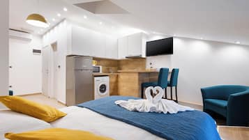 Studio Superior (S3) | Skrivbord, mörkläggningsgardiner, strykjärn/strykbräda och gratis wi-fi