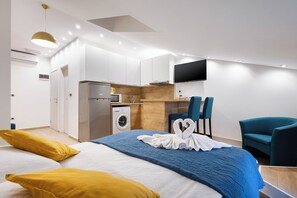Superior Studio (S3) | Desk, blackout drapes, iron/ironing board, free WiFi - Apartments Pomerio Rijeka (Rijeka)
