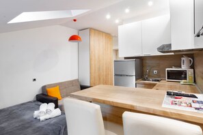 Estudio superior (S4) | Escritorio, cortinas opacas, tabla de planchar con plancha y wifi gratis