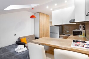 Studio Supérieur (S4) | Bureau, rideaux occultants, fer et planche à repasser, Wi-Fi gratuit