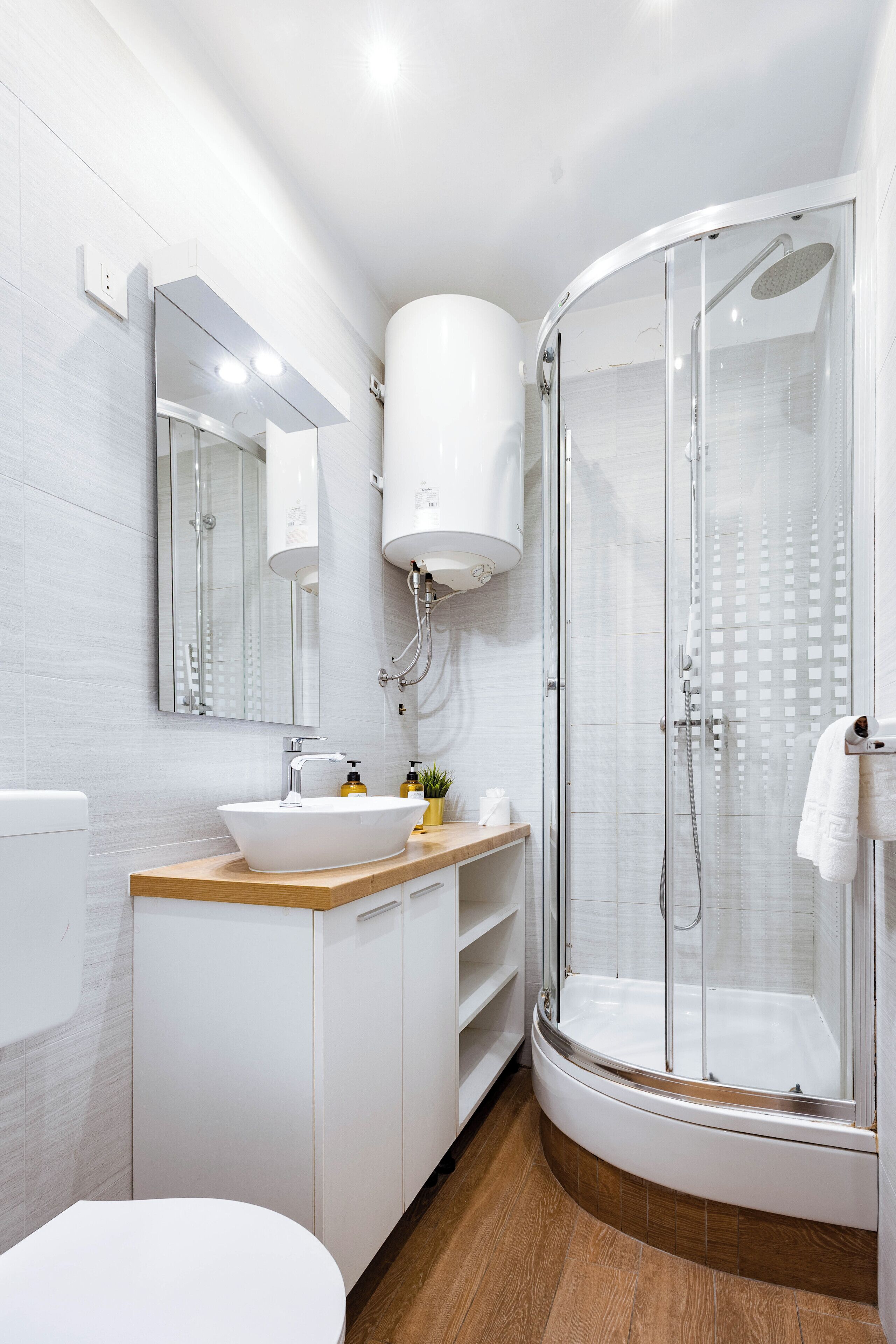 Studio – superior (S1) | Bad | Toalettartikler (inkludert), hårføner, håndklær og såpe