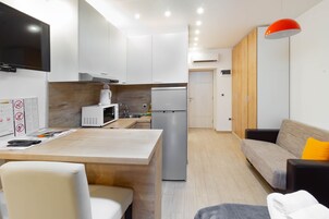 Studio Supérieur (S5) | Bureau, rideaux occultants, fer et planche à repasser, Wi-Fi gratuit