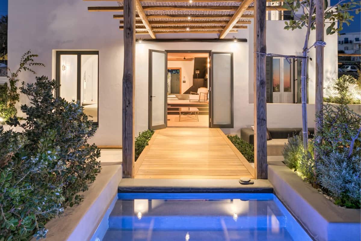 3 Bedroom Nextdoor Residence with Private Pool & Sea View (3 meters from main hotel-sleeps 8) | Privat basseng
