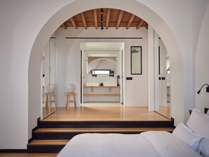 Designer toiletries, hair dryer, bathrobes, slippers - Belvedere Hotel - The Leading Hotels of the World  (Mykonos)