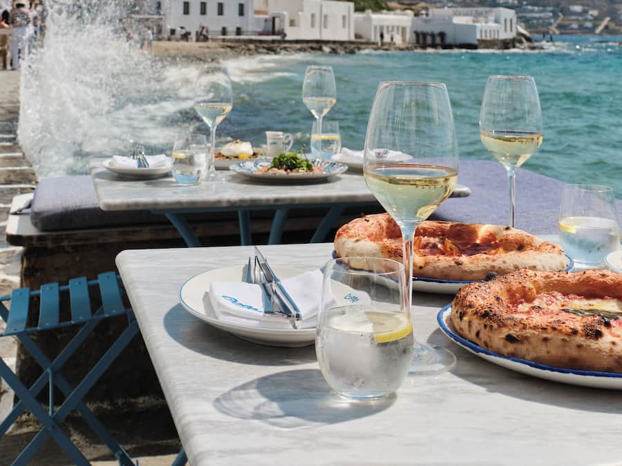 2 restaurants servant le déjeuner et le dîner, plats Cuisine japonaise