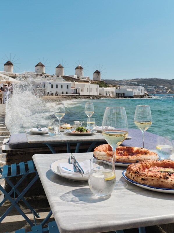 2 restaurants servant le déjeuner et le dîner, plats Cuisine japonaise