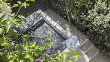 Bañera de hidromasaje privada