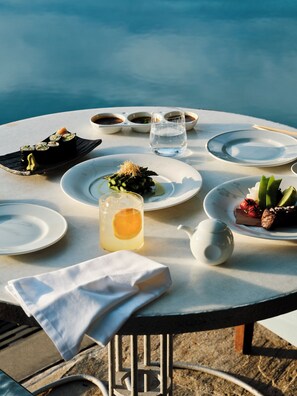 2 restaurants; lunch and dinner served - Belvedere Hotel - The Leading Hotels of the World  (Mykonos)