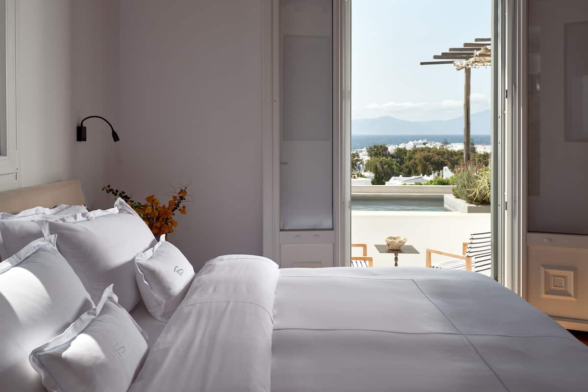 5 Bedroom Villa Nextdoor Private Pool & Jacuzzi (3 meters from main hotel - sleeps 13)