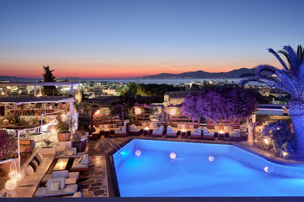 Where to stay in Mykonos: My personal tips on neighborhoods (Chora, Psarou, Ornos, Elia), safety, transport, and booking.