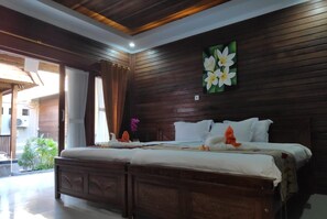 Desk, rollaway beds, bed sheets